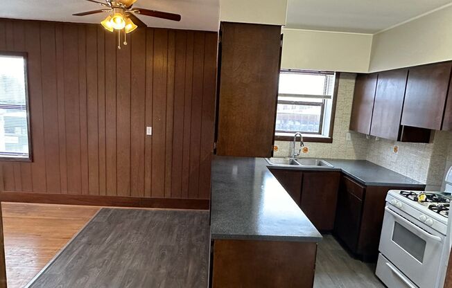 1 bed, 1 bath, 625 sqft, $1,250, Unit 44