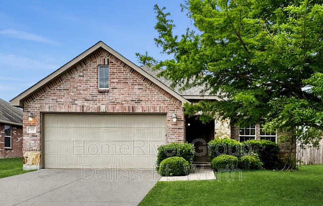 315 LAUREL LN