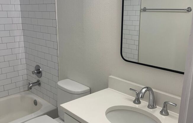 2 beds, 1 bath, 875 sqft, $1,550, Unit 215