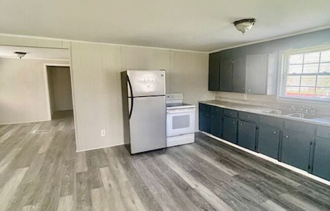 2 beds, 1 bath, $1,200, Unit B