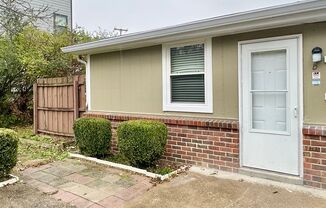Location is Everything! Great West Side 2 bdmr/1 bth Available Now!