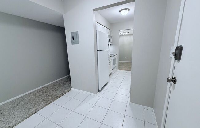 Large 1BR Condo with Patio, Heated Parking, Pool, Sauna & Tennis Courts!
