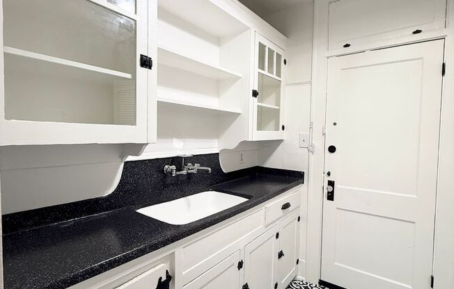 1 bed, 1 bath, $1,075, Unit B2616