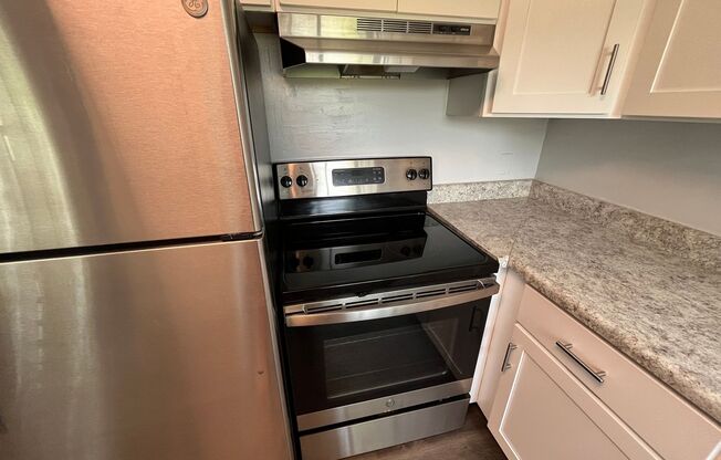 2 beds, 1 bath, 800 sqft, $899, Unit 404