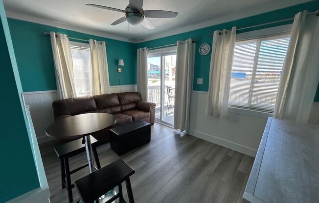 1 bed, 1 bath, 490 sqft, $1,200, Unit Unit 15b