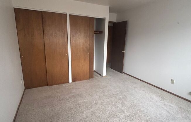 2 beds, 1 bath, 951 sqft, $1,299, Unit 5178 01