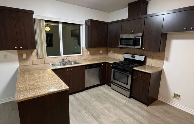 Yaya Laurel 1 Apartments