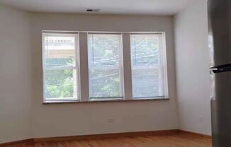 2440 E 75th
