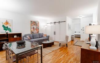 2 beds, 1 bath, $5,500, Unit 2M