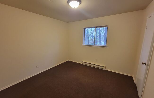 2 beds, 1 bath, $850, Unit C