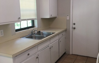 3 beds, 1 bath, $1,395