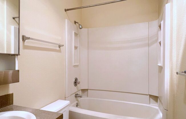 Studio, 1 bath, 300 sqft, $1,050, Unit 310