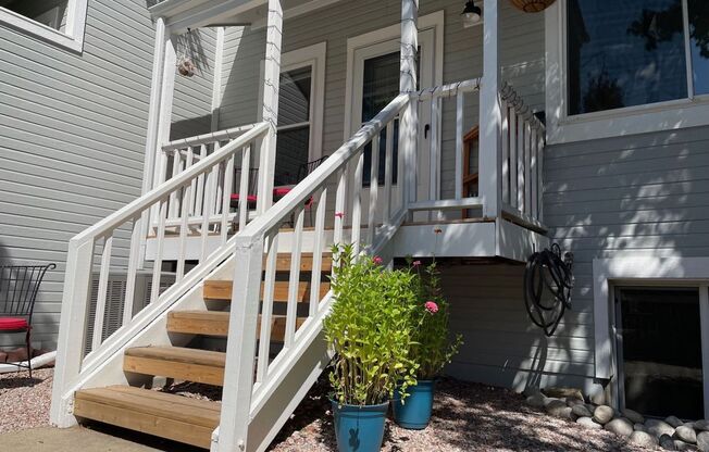 Charming 3b/2.5b Townhome In Louisville