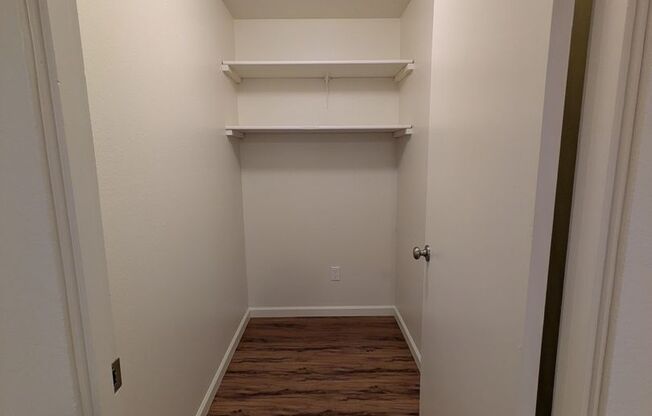 2 beds, 1 bath, 800 sqft, $1,365, Unit 3485-05