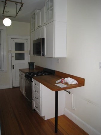 1 bed, 1 bath, 597 sqft, $2,800, Unit 32