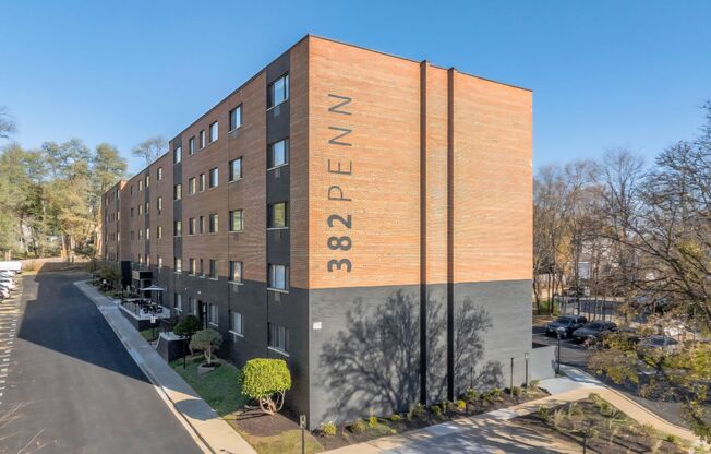 1 bed, 1 bath, 528 sqft, $1,425, Unit #27