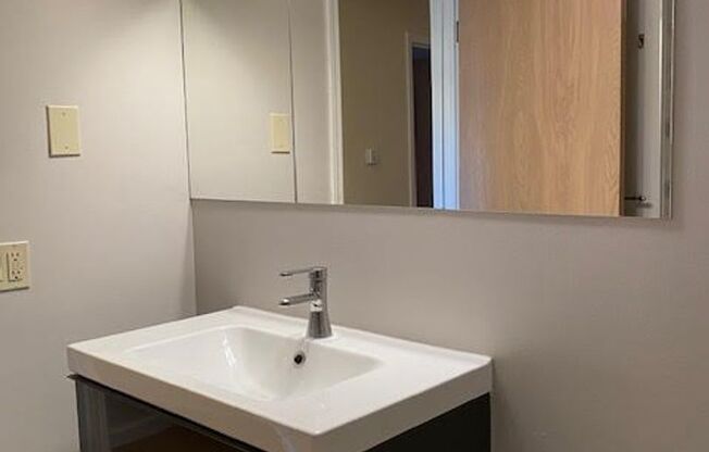 1 bed, 1 bath, $2,850, Unit 133 Parker Avenue, #1