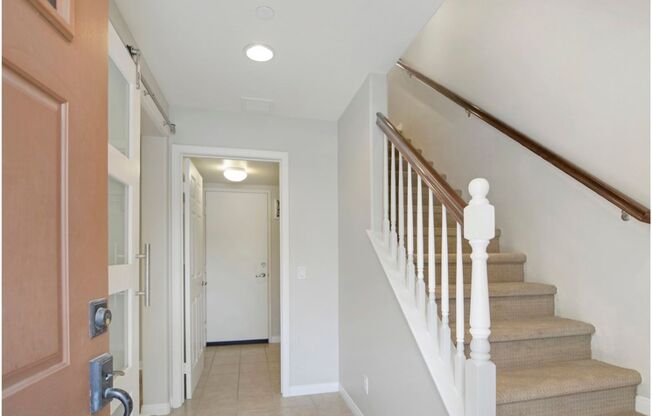 SPECTAULAR TUSTIN CONDO!!
