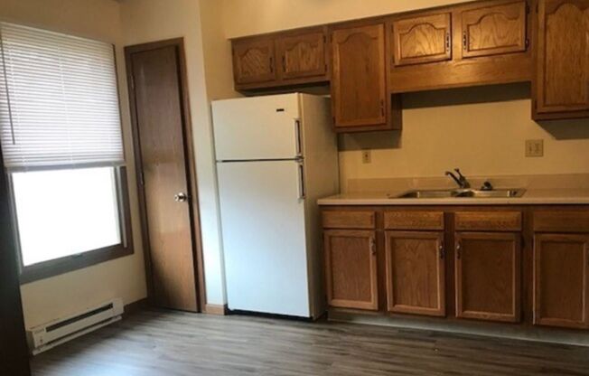 2 beds, 1 bath, 1,000 sqft, $750, Unit #7