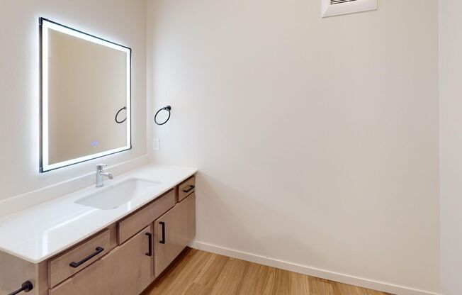 1 bed, 1 bath, 710 sqft, $1,375, Unit 1621-519