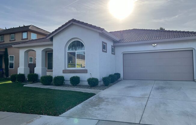 4-bedroom single story in Patterson!