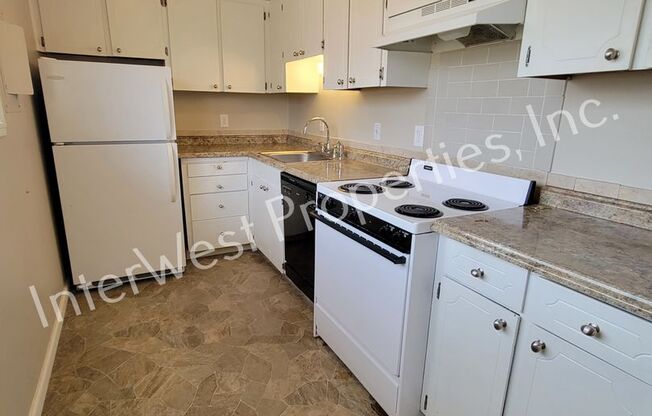 2 beds, 1 bath, 900 sqft, $1,550