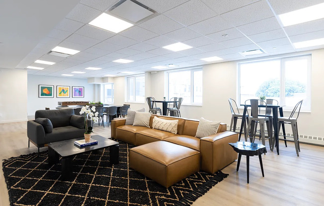 1 bed, 1 bath, $3,589, Unit 303