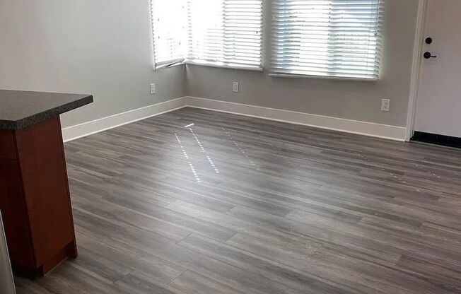 Spacious Studio aand 1-bedroom Apartments in Mission Hills – Prime Location!