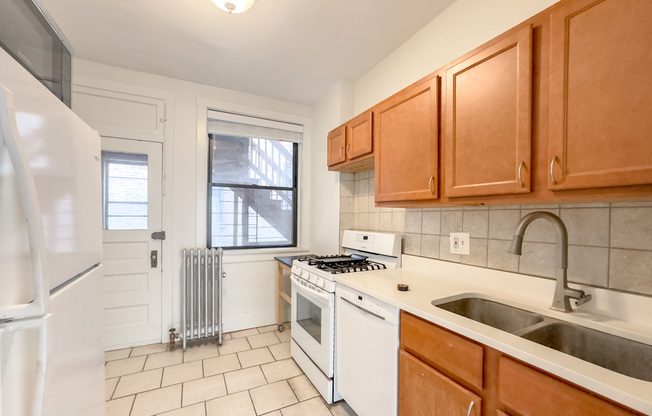 3528 Broadway