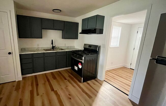 3 beds, 1 bath, $1,015, Unit 301