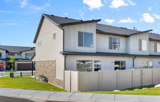 West Haven Townhouse 3 bedroom, 2.5 baths and 2 car garage