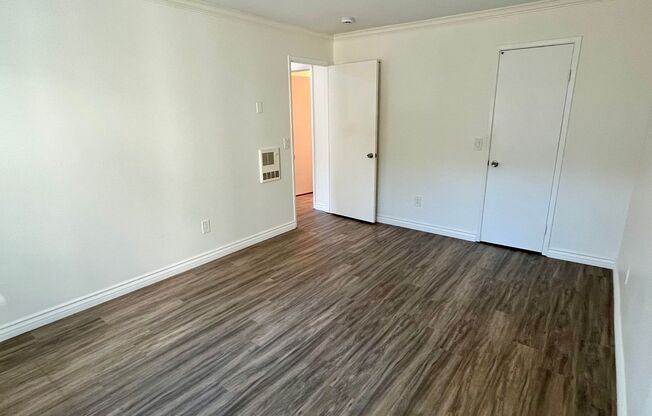 2 beds, 1 bath, $2,300, Unit 4