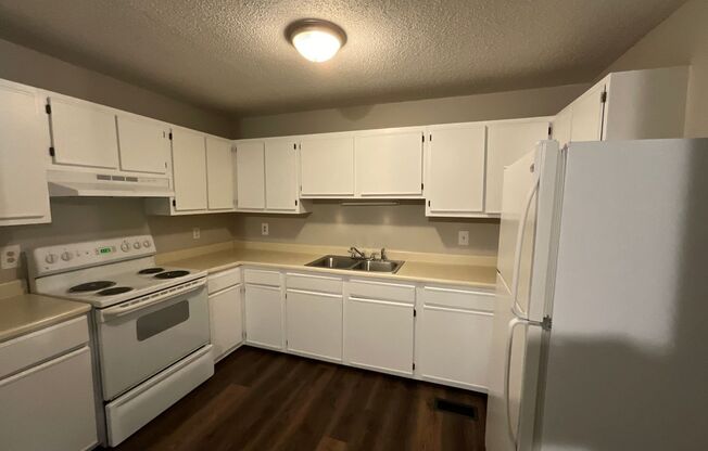 3 beds, 1 bath, 1,008 sqft, $895, Unit Unit C