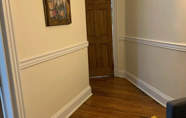 2 beds, 1 bath, $2,950, Unit 4