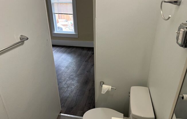 Studio, 1 bath, 400 sqft, $1,400