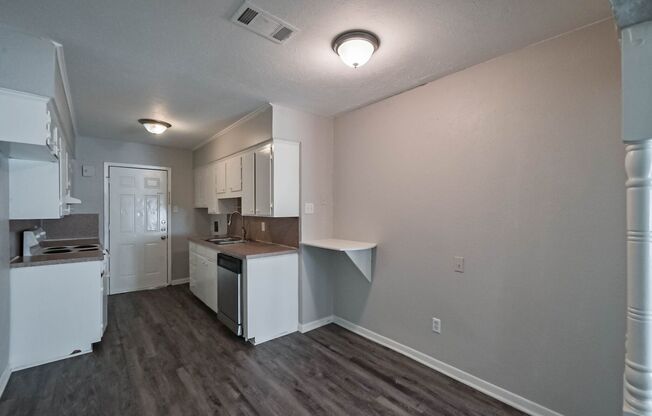 2 beds, 1 bath, $1,325