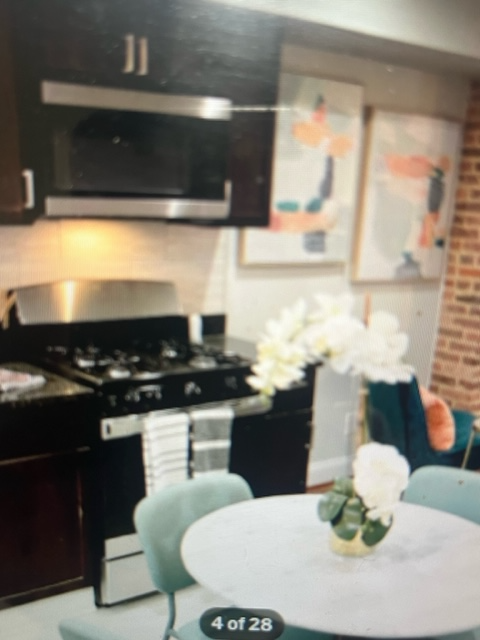 1115 W LOMBARD ST