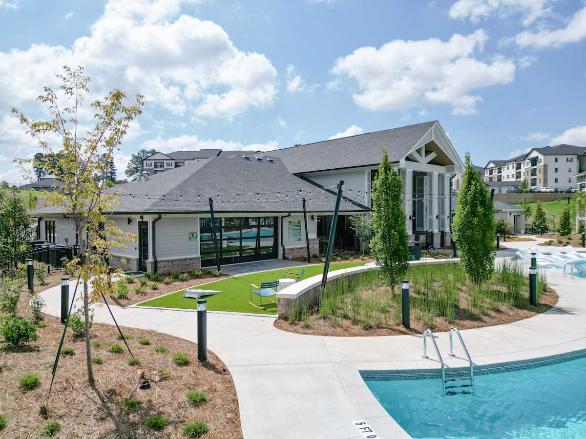 The Crest at Oakwood Apartments
