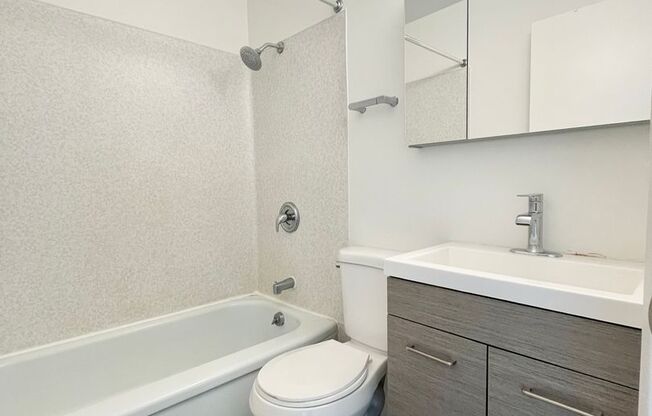Studio, 1 bath, 370 sqft, $1,425, Unit 407