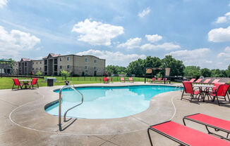 swimming pool at Kansas City MO apartments