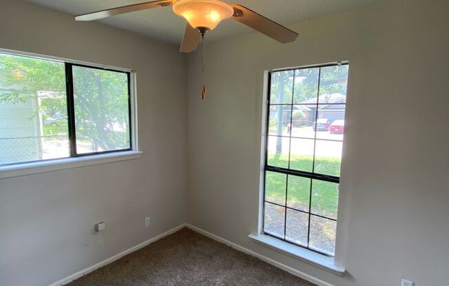 CUTE 3 BR IN UNIVERSAL CITY W/ EASY ACCESS TO RANDOLPH AFB, 1604, 35, & SHOPPING