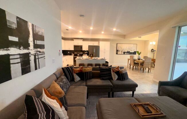 Fully Furnished  2/2 Luxury Storey Lake Condo near Disney with a Stunning Balcony Viiew!