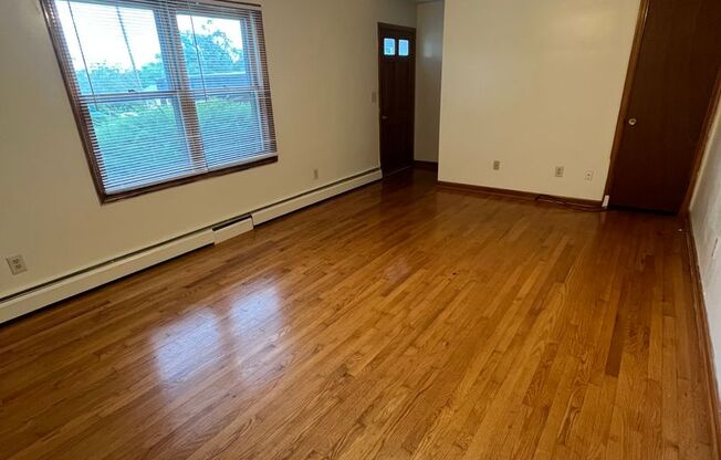 3 beds, 1.5 baths, 1,100 sqft, $1,980, Unit F-12