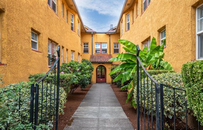 Studio, 1 bath, 432 sqft, $1,549, Unit 022