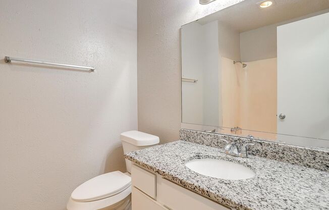 2 beds, 1 bath, 878 sqft, $1,150, Unit 338 W Mustang
