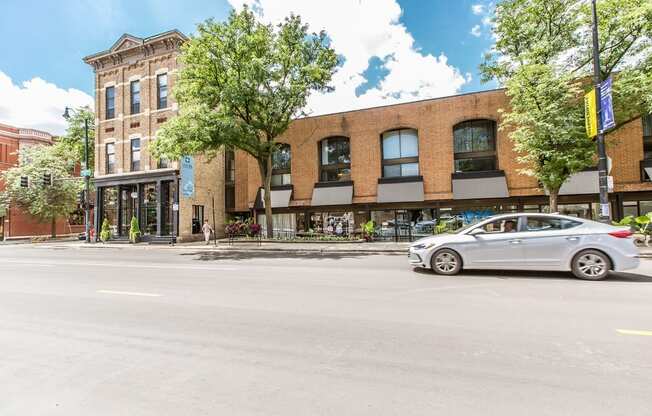 Perfectly located in Lincoln Park