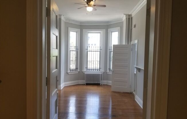 Well-Appointed Charles Village/Station North 5bd/4ba w/ W/D. Available Now!!