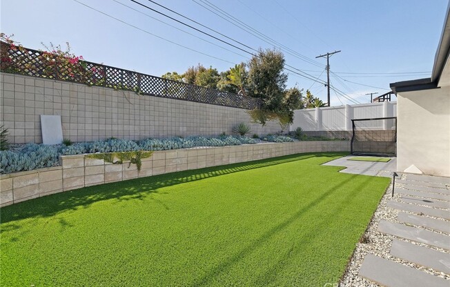 8215 CALABAR AVE