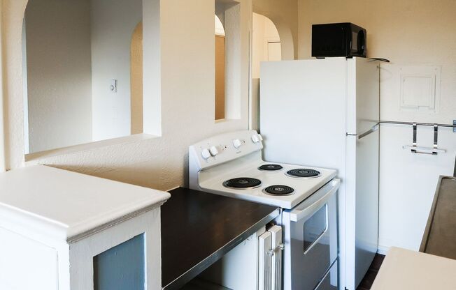 Huntington Arms - Located on the west slope of Capitol Hill