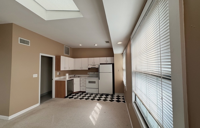 21 Linden St 304